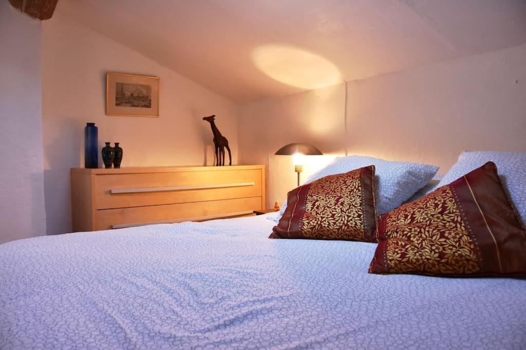 Lovely Flat In The Heart Of The Medieval City Hyeres Luaran gambar
