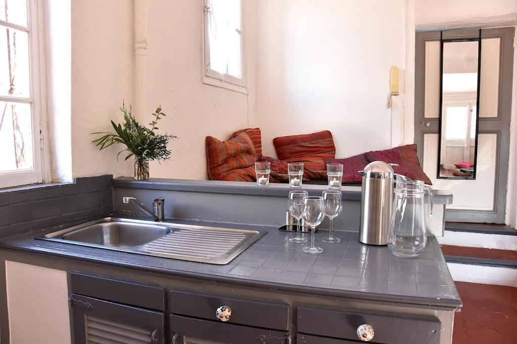 Lovely Flat In The Heart Of The Medieval City Hyeres Luaran gambar